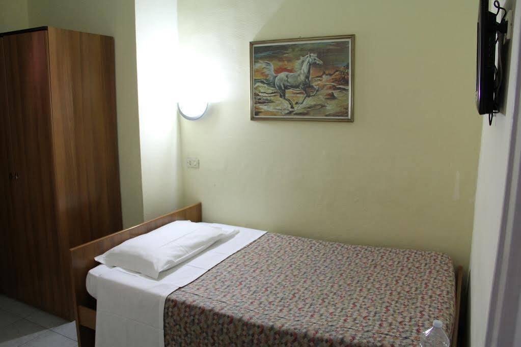 Leonardo Da Vinci Hotel *