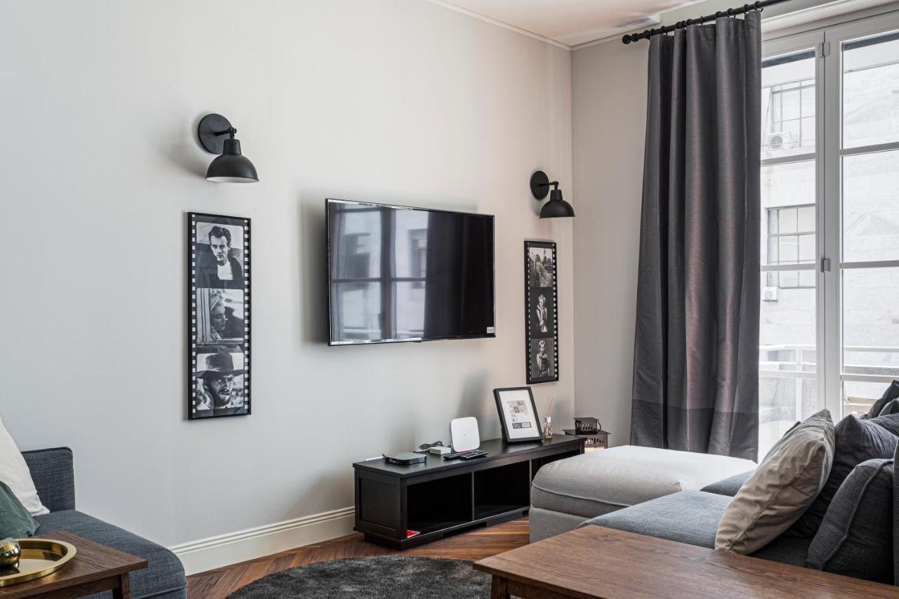 Apartment Wide And Bright Two Bedroom Apartment- Via Freguglia