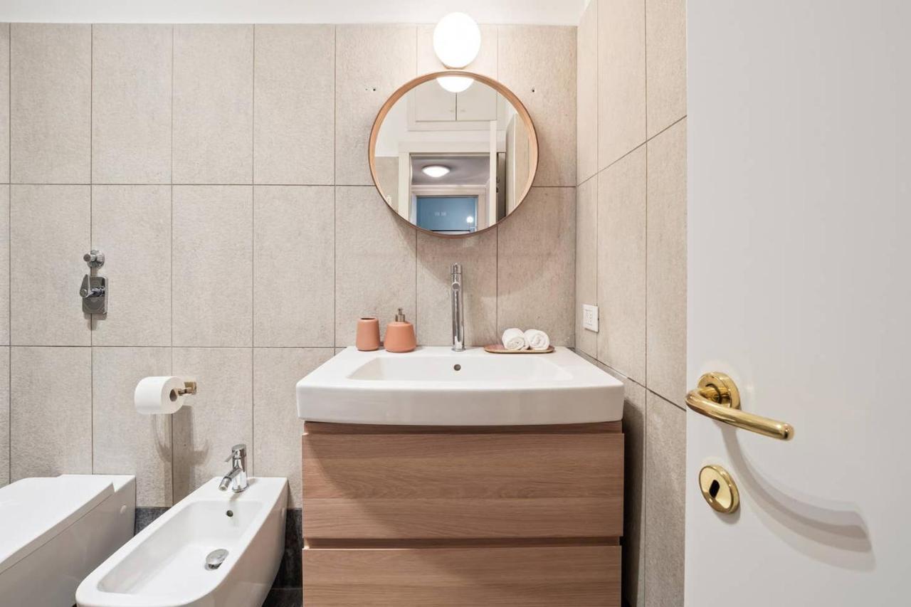 Design And Stylish Flat In Centrale Apartment