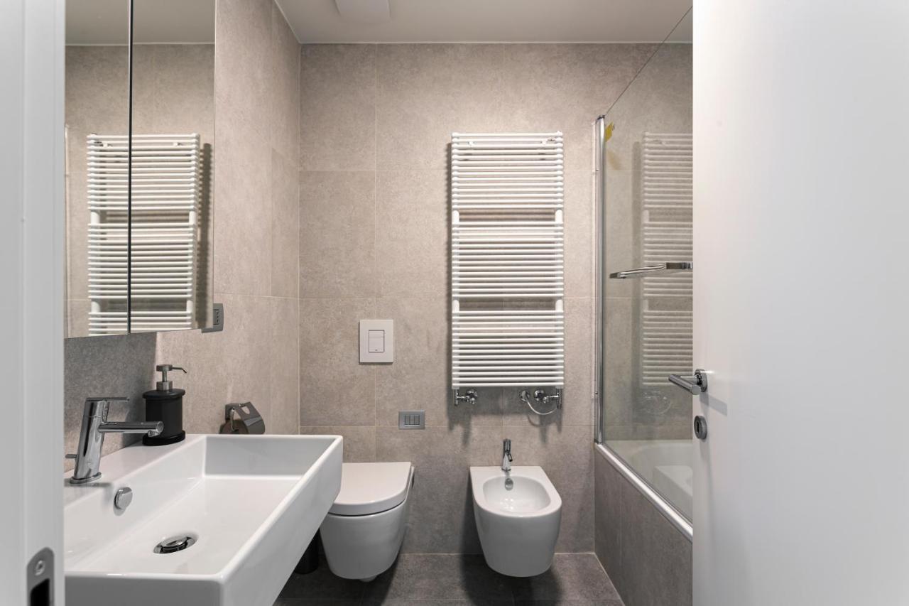 Wide And Bright Two Bedroom Apartment- Via Freguglia Apartment *