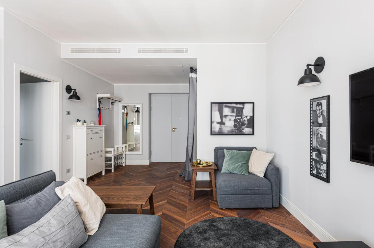 Wide And Bright Two Bedroom Apartment- Via Freguglia *