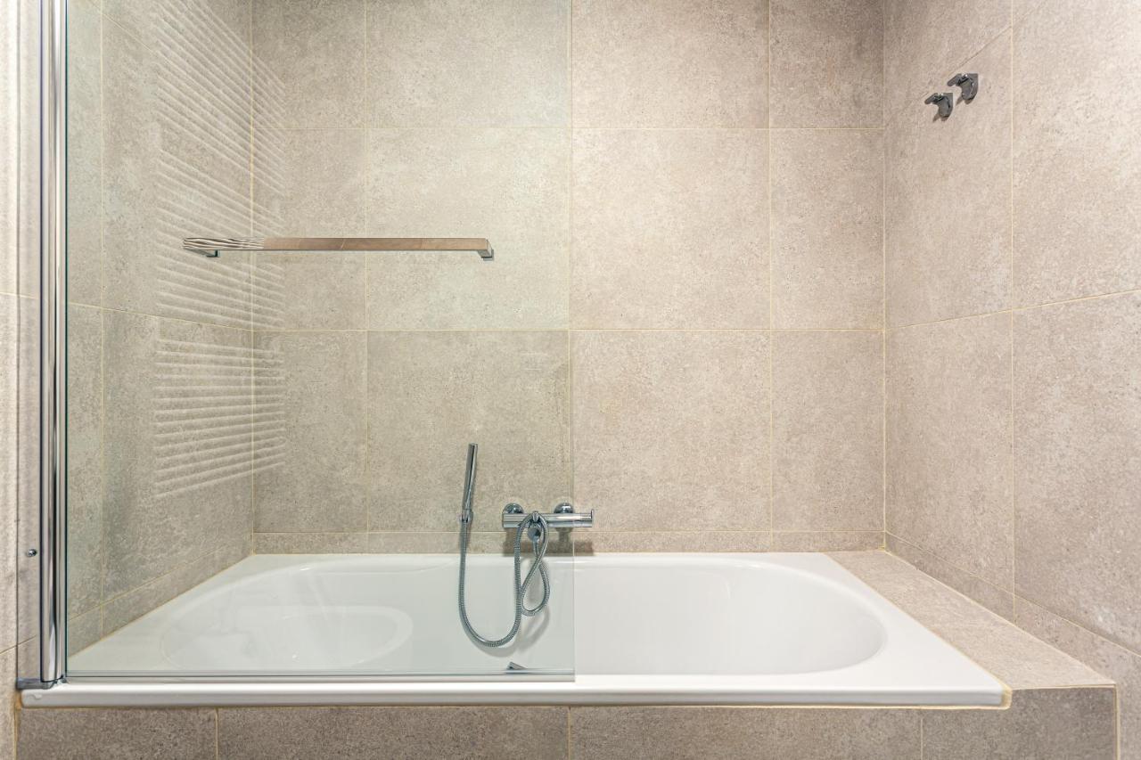 Wide And Bright Two Bedroom Apartment- Via Freguglia *