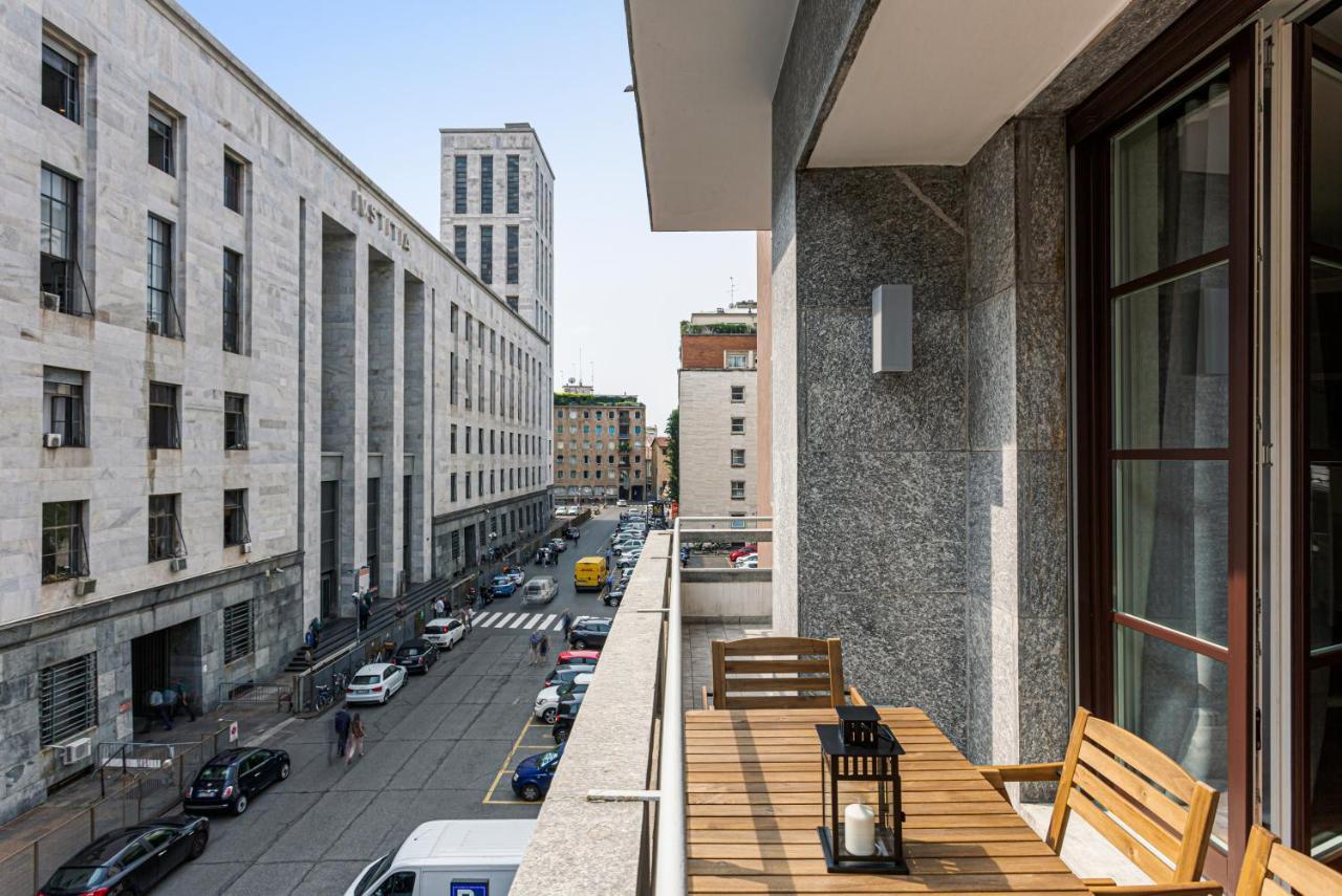 Wide And Bright Two Bedroom Apartment- Via Freguglia