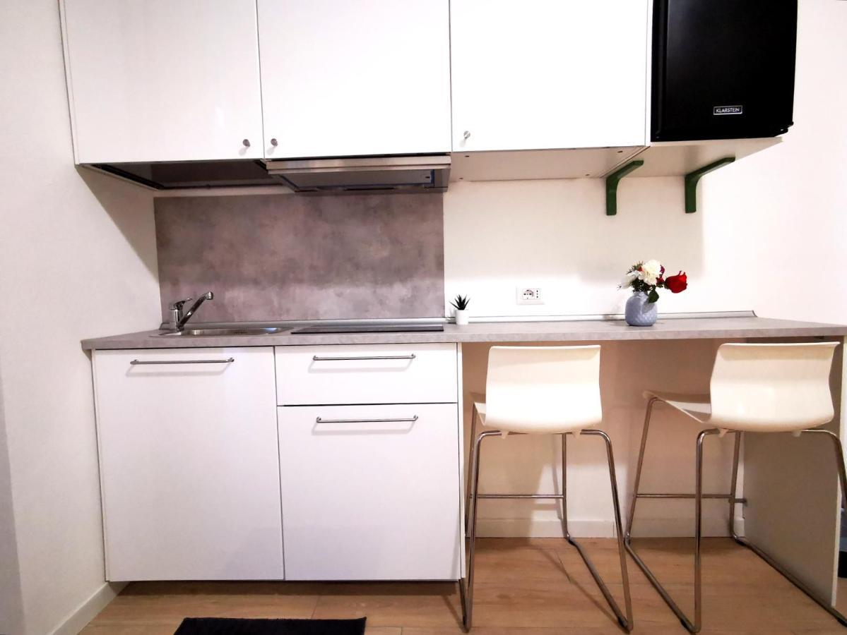 Modern Studio Apartment *