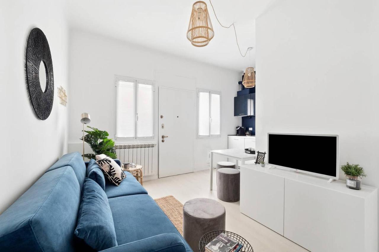 Golden Navy Design In Porta Venezia Apartment Milan