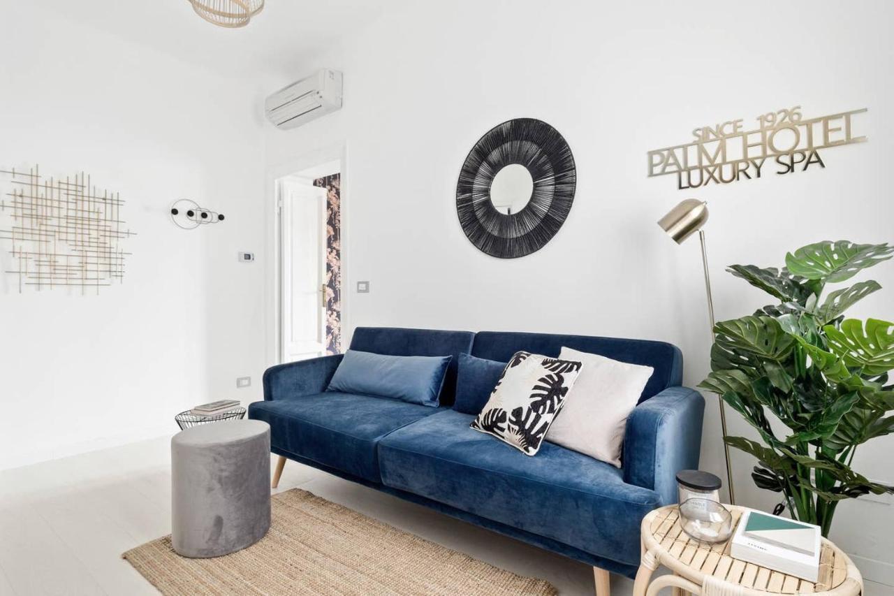 Golden Navy Design In Porta Venezia *