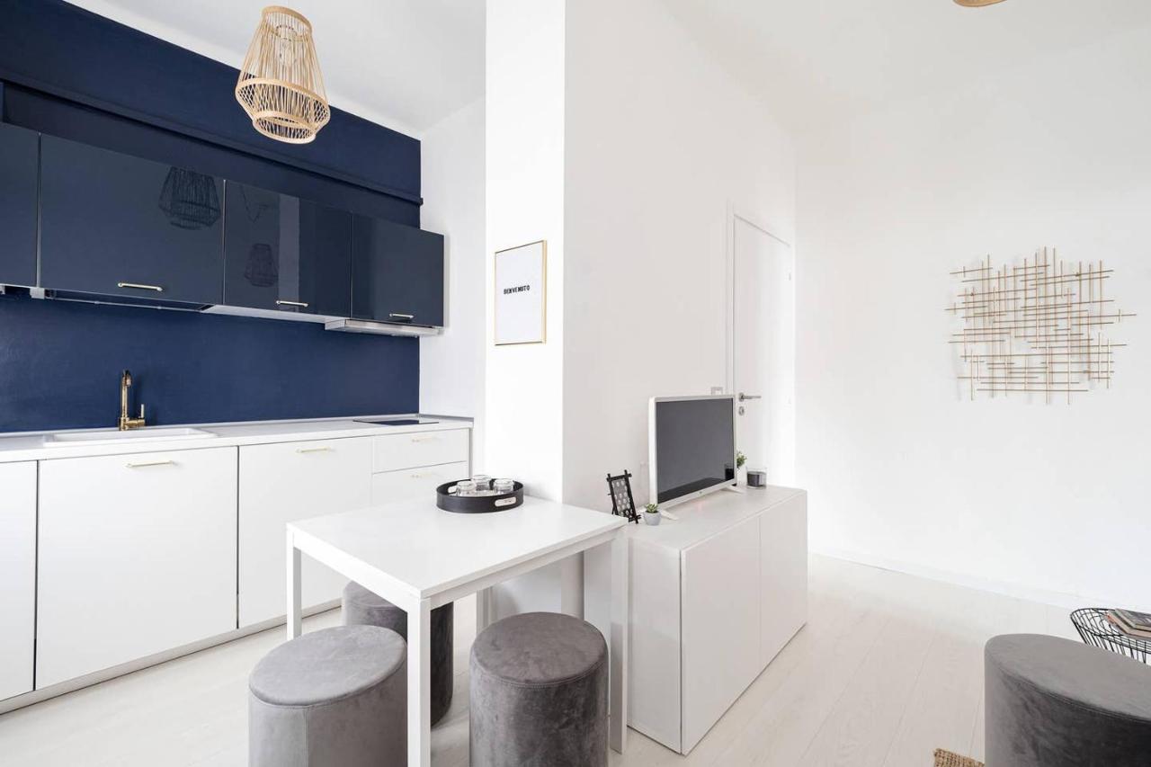 Golden Navy Design In Porta Venezia Milan