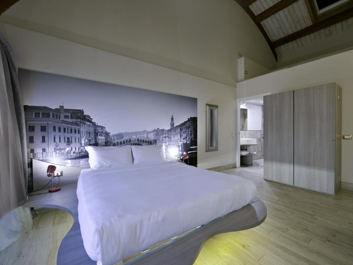 Hotel Seven