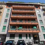 Altido Warm And Inviting Flat With Balcony