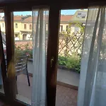 La Boheme Navigli - quiet vintage junior suite with cozy balcony attic 5th floor - tranquilla Mansarda con balcone vista giardino 5 piano - metro\' verde -green subway Porta Genova