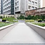Joivy Sunny 1-Bed Flat With Balcony