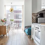 Sunlit 1 Bedroom Apt Via Pirelli