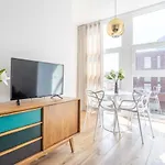 Sunlit 1 Bedroom Apt Via Pirelli
