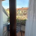 La Boheme Navigli - quiet vintage junior suite with cozy balcony attic 5th floor - tranquilla Mansarda con balcone vista giardino 5 piano - metro\' verde -green subway Porta Genova