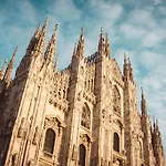 Linate Airport Elegant Suite,Tram 1 Minute Away