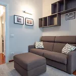 Xenia Apartments - Luminous Flat In Fondazione Prada