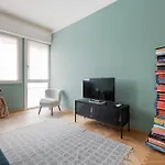 Piola M2 - Walking On The Moon Apartment