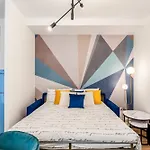 2 Bedroom Gem Next To Central Station With Ac