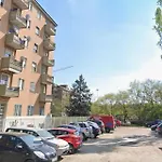 Modern Apartment With Balcony And Free Parking Close To The Metro