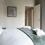 Youhosty - Chinatown Bright And Luxury Apartment