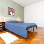 Modern Suite With Balcony And Park View