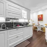 Cozy Apartment Near Central Station By Ndp Rent