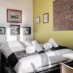 City View, Elegant Apartment In Milan\'S Rooftops