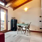 Moderno Con Design Caldo E Accogliente, Con Parcheggio Gratuito E Balcone Privato, Vicino A Fiere, Eventi E Concerti