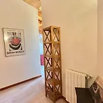 Moderno Con Design Caldo E Accogliente, Con Parcheggio Gratuito E Balcone Privato, Vicino A Fiere, Eventi E Concerti