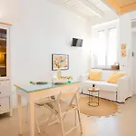 Isola 5 Minutes From Porta Garibaldi Station