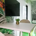 Jungle Suite And Parking