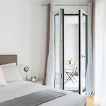 Joivy Sunny 1-Bed Flat With Balcony