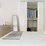 Joivy Sunny 1-Bed Flat With Balcony