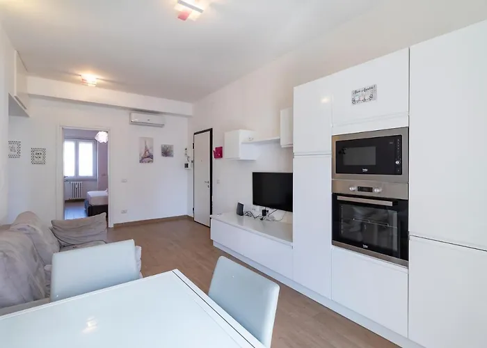 Altido Warm And Inviting Flat With Balcony
