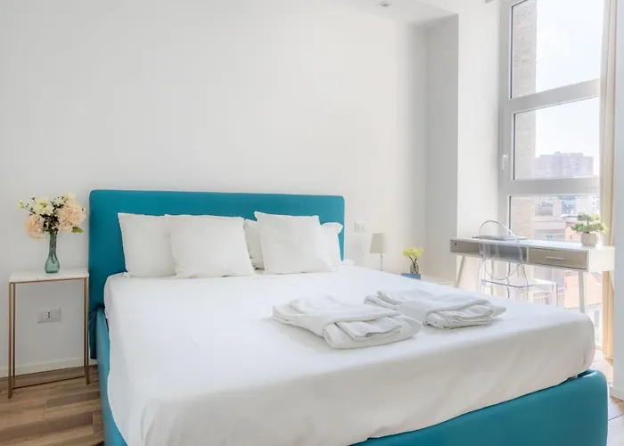 Sunlit 1 Bedroom Apt Via Pirelli
