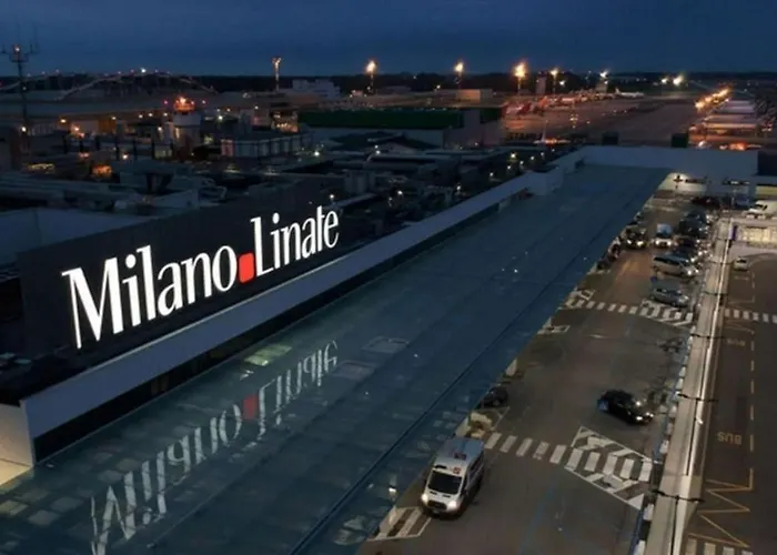 Linate Airport Elegant Suite,Tram 1 Minute Away