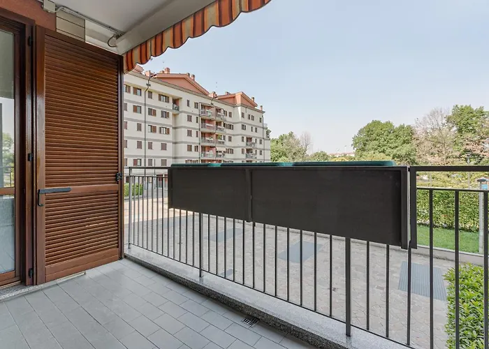 Apartment With Balcony Nearby M3 Subway Yellow Line