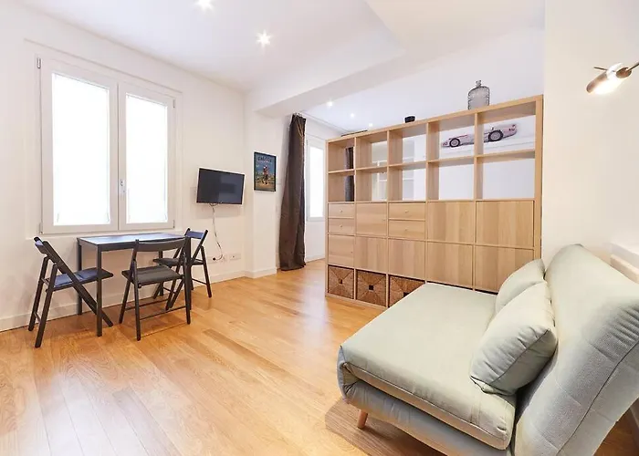 Bright Studio Apartment
