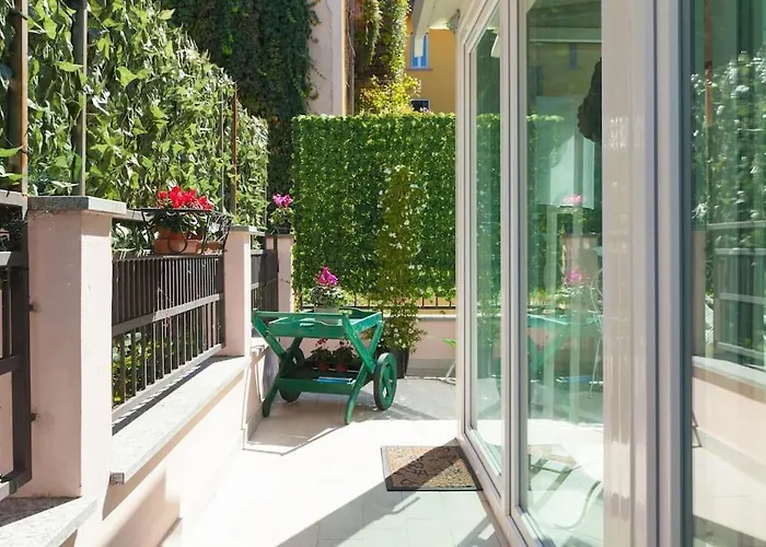 Elegant Triplex Townhouse With Luxe Terrace