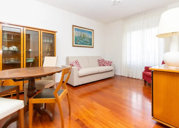 Modern Suite With Balcony And Park View