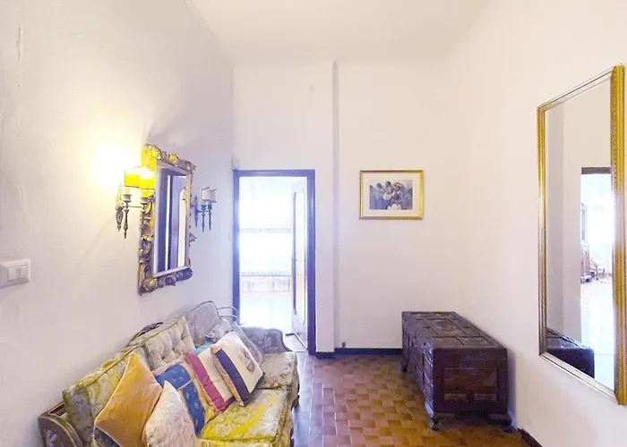 Grand Apartments Corner 32