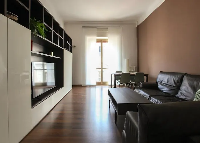 Elegante E Ampio Appartamento In Zona Moscova