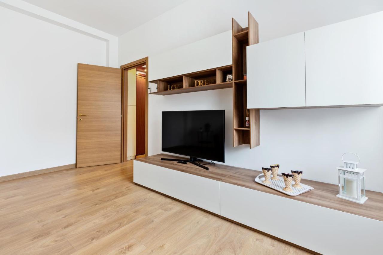 Red Subway Line Modern Flat Appartement