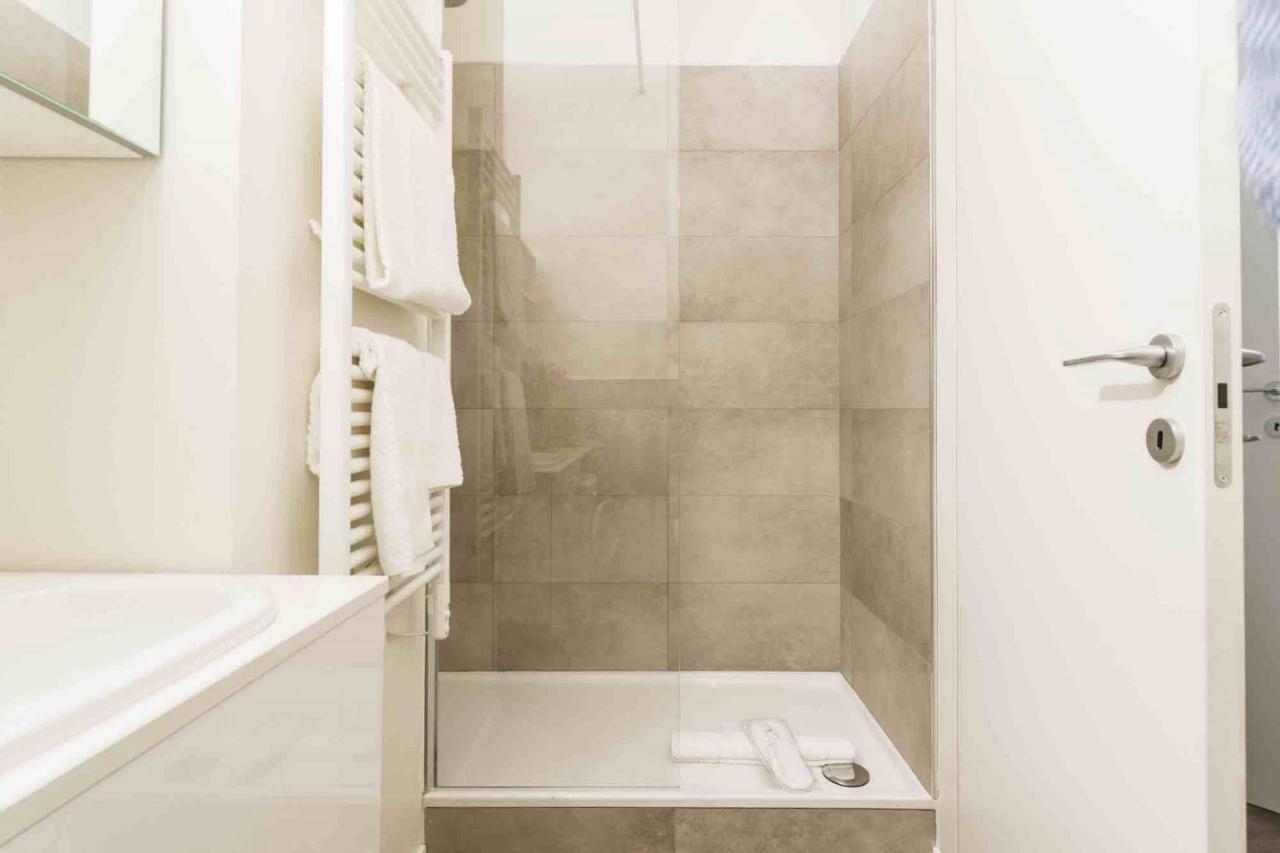 Contempora - Cavallotti 13 - B12a * Milan