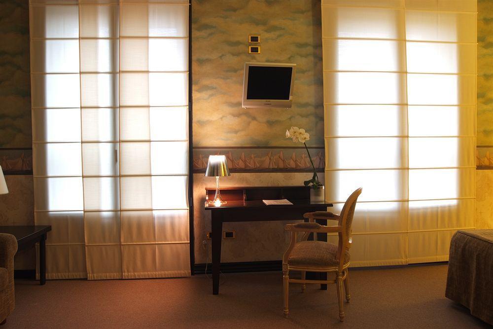 Qc Room Milano Porta Romana 4* Milan
