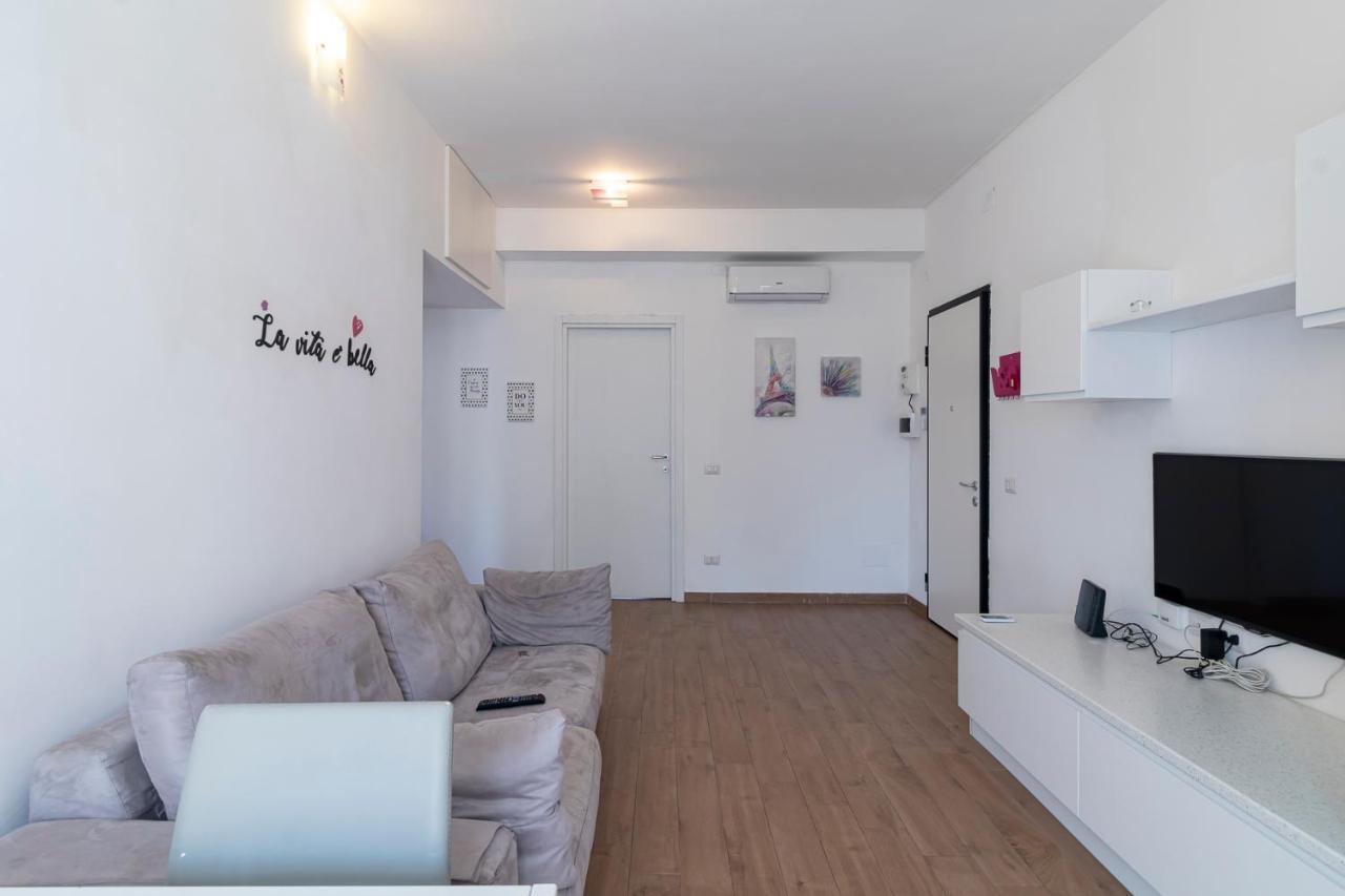 Altido Warm And Inviting Flat With Balcony *