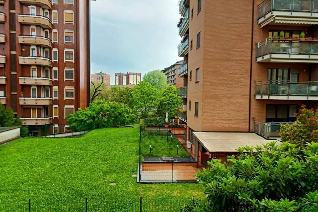 Bright & Cozy With Balcony Mailand