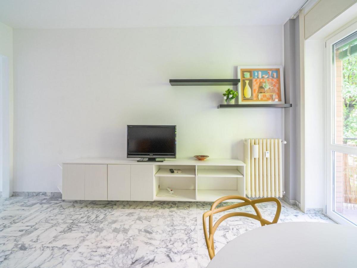 Cozy One-bedroom With 2 Balconies In Sempione District Appartamento *