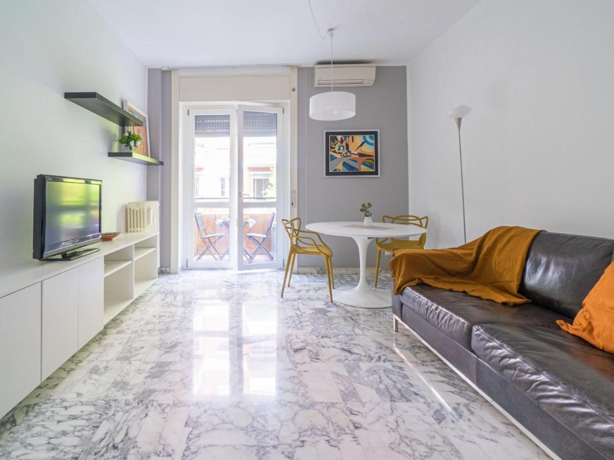 Cozy One-bedroom With 2 Balconies In Sempione District *