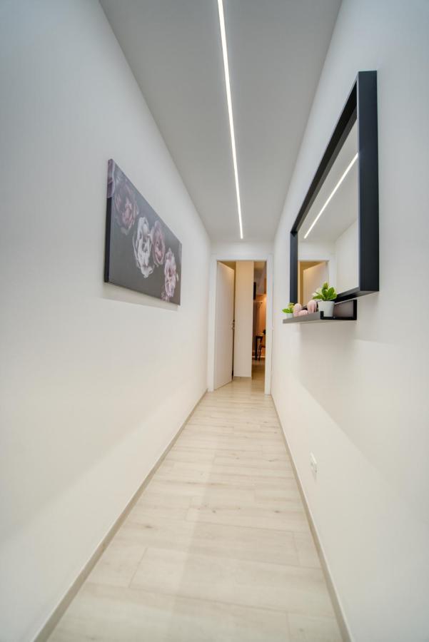 Suzzani 273 * Milan